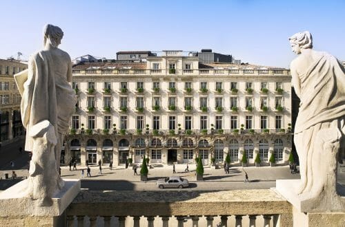 Facade avec statues DISCOVER: History, Elegance and Gastronomy: The Grand Hôtel de Bordeaux & Spa - EAT LOVE SAVOR International Luxury Lifestyle Magazine