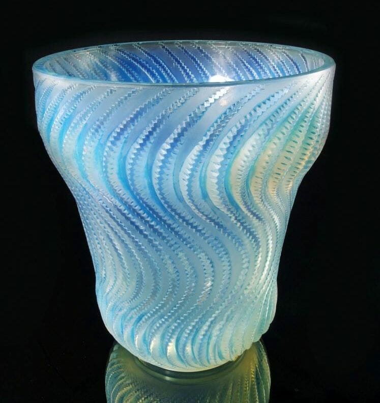 Rene Lalique Actinia vase Decorative Arts & Modern Design, Roseberys London Fine Art Auction - EAT LOVE SAVOR International Luxury Lifestyle Magazine