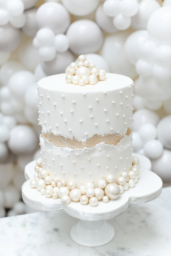 FAULT LINE Pearl luxury wedding cake from Elizabeth's Cake Emporium